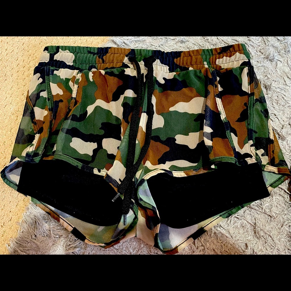 Salty honey camouflage shorts with pockets